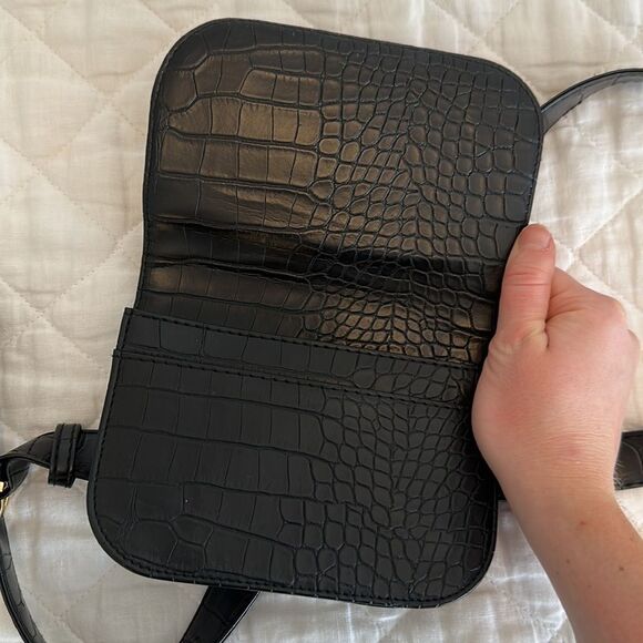 NWOT Women's Mini Waist Belt Bag/Fanny Pack in Black Crocodile Pattern - Picture 6 of 12